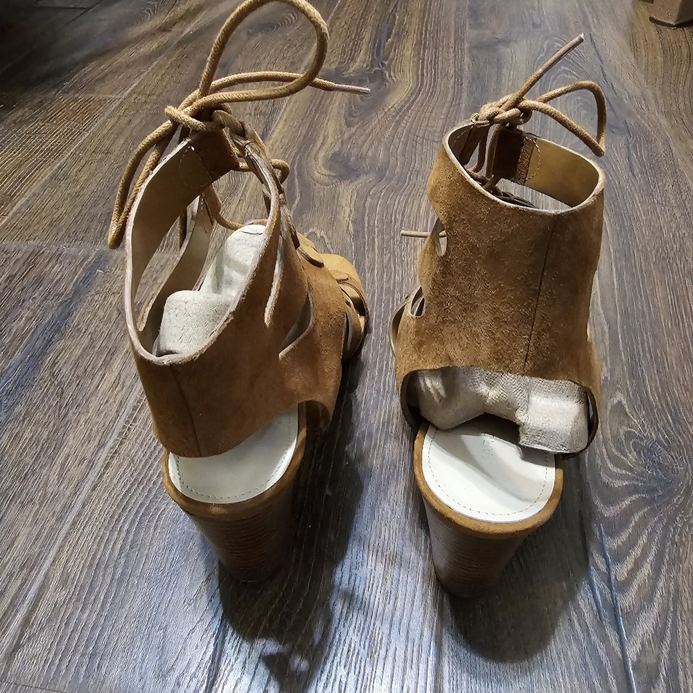Marc Fisher Women's Gladiator Camel Leather Block Heel Lace-Up Sandals sz 9.5 - Picture 7 of 7